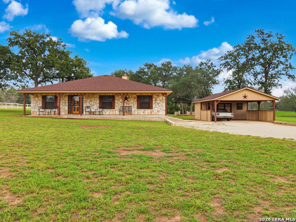 105 Whispering Oaks Dr, Adkins