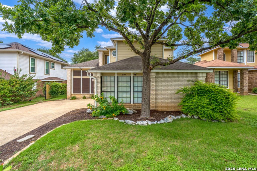 1139 Summit Crst, San Antonio