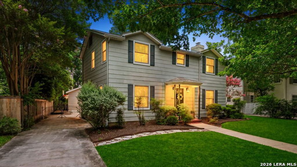 405 Canterbury Hill Street, San Antonio