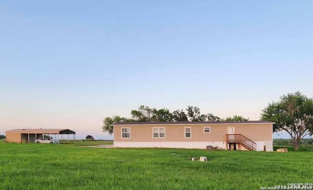 11903 N State Highway 123, Falls City
