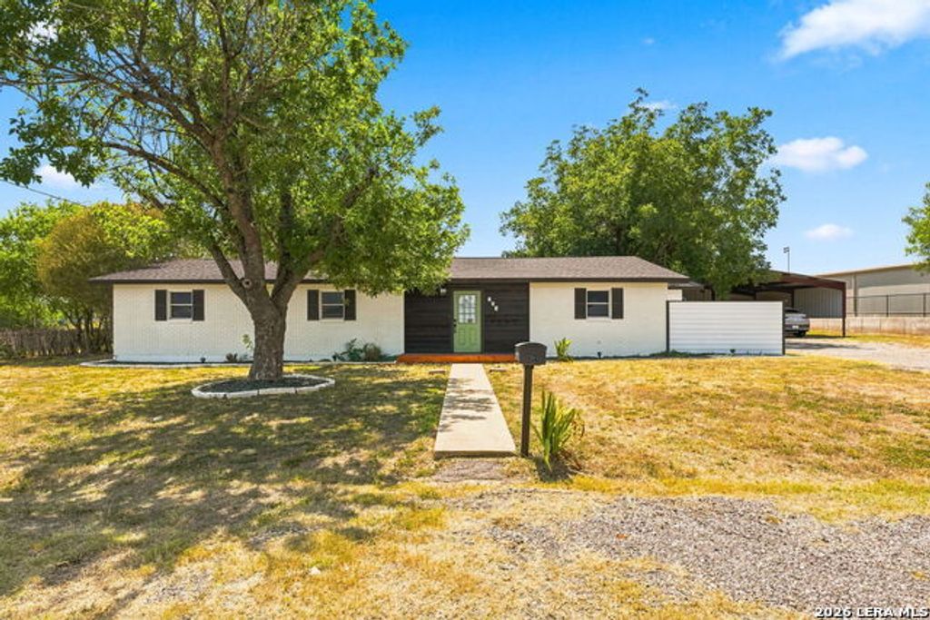 208 S State Highway 16, Jourdanton