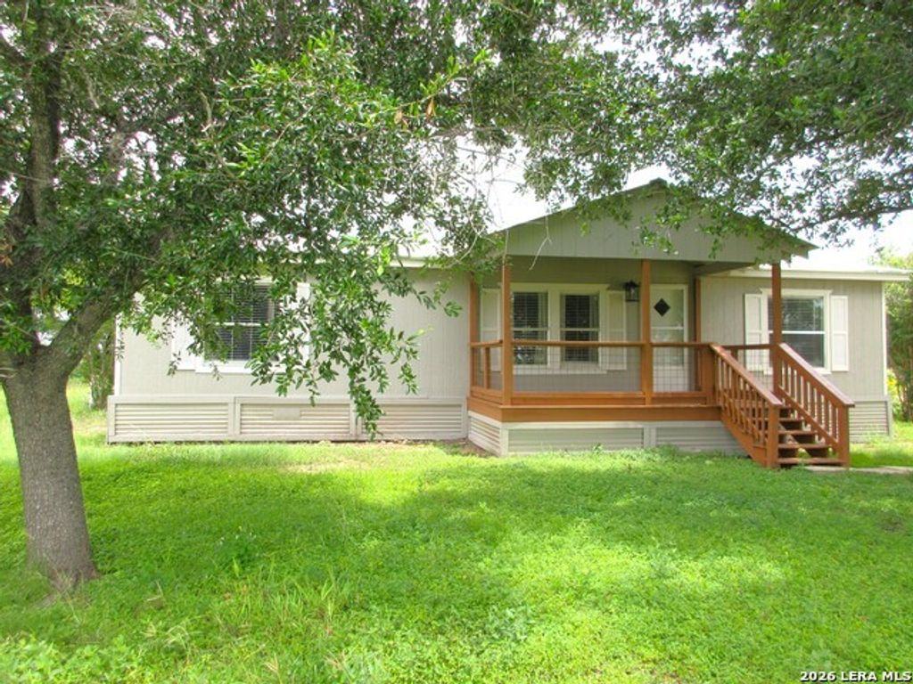 380 County Road 422, Dhanis