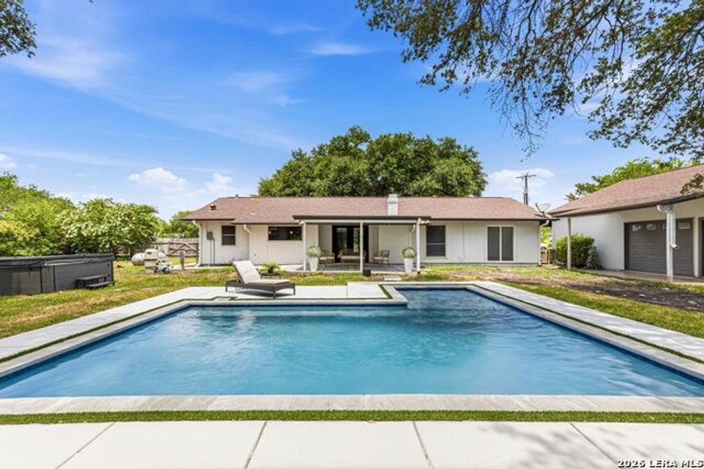 8708 Geronimo Dr, San Antonio