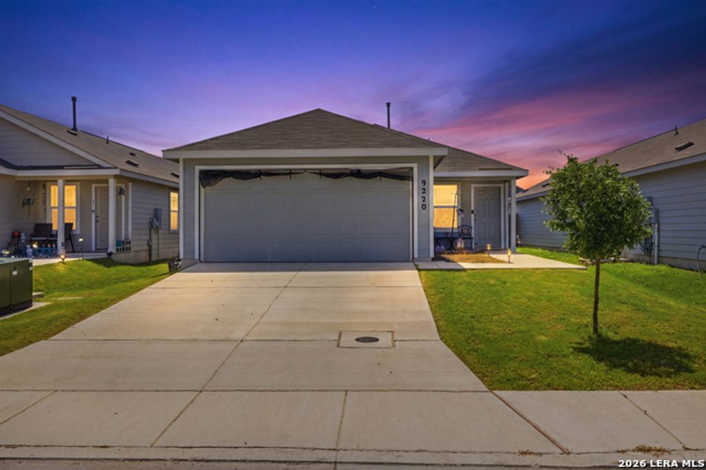 9220 James Bowie, Seguin