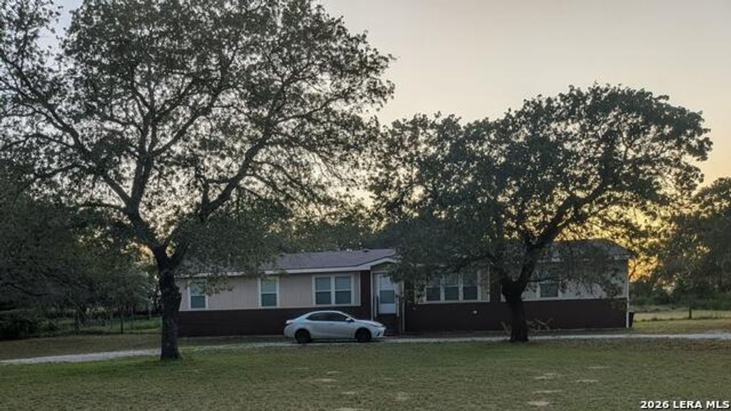 550 Avery Cir, Poteet