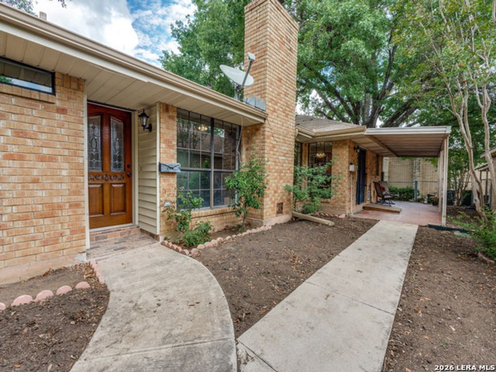812 Robert Derrick Dr, Schertz