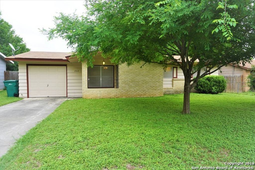 202 Brenda Dr, Converse