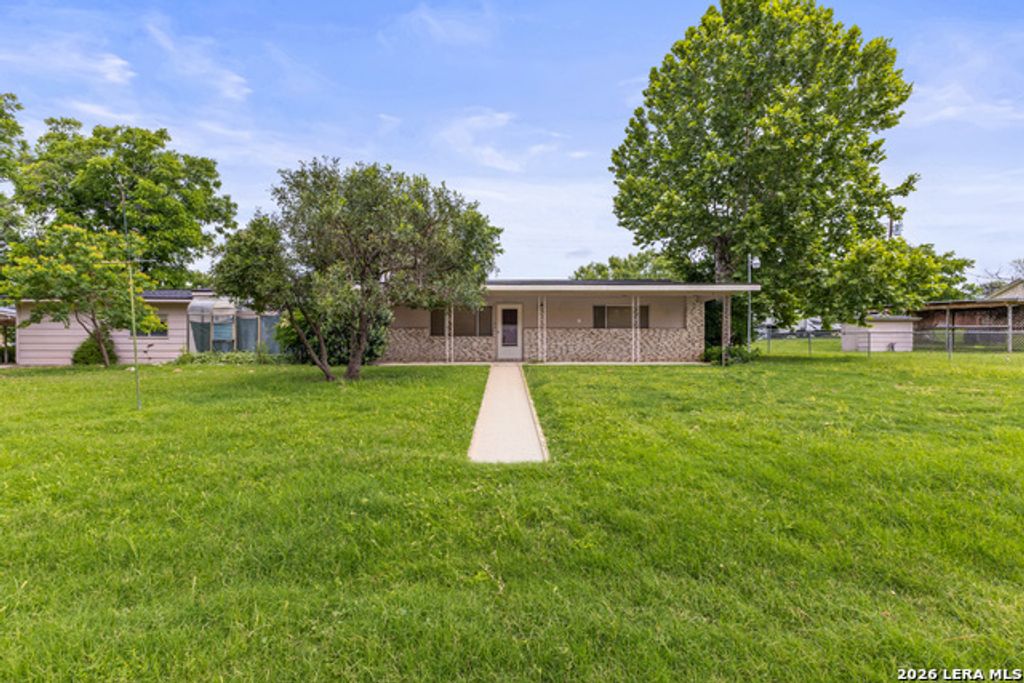 212 Bluebonnet St, Burnet