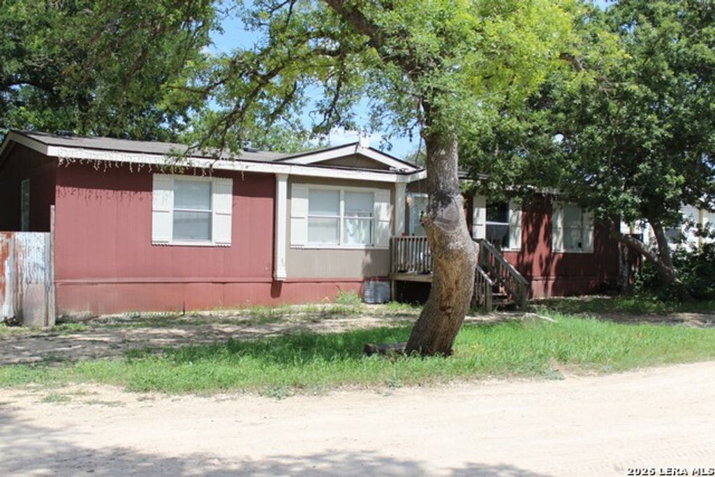 159 Annie Ln, Center Point