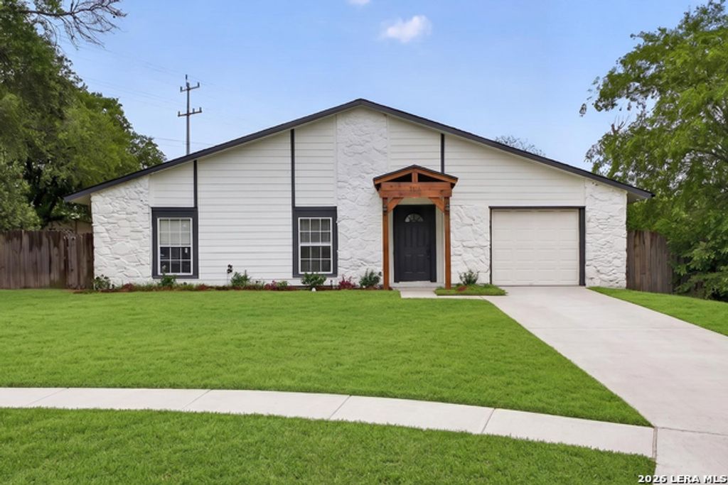 12209 Lucky Oaks St, Live Oak