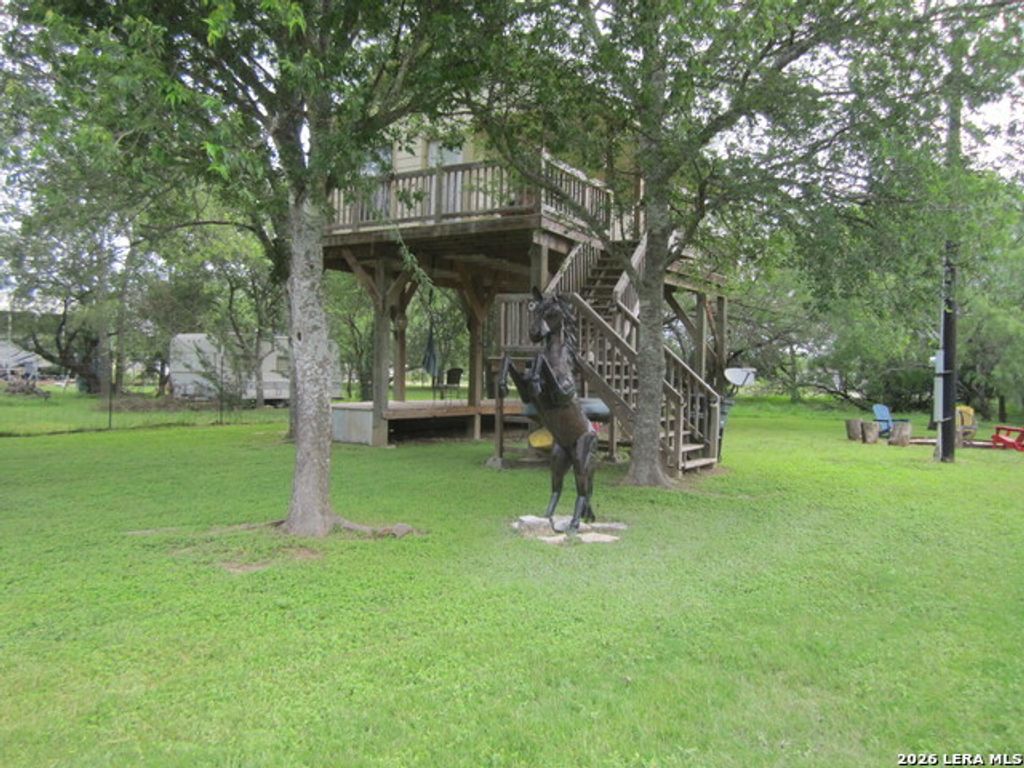 477 Paloma Dr., Bandera