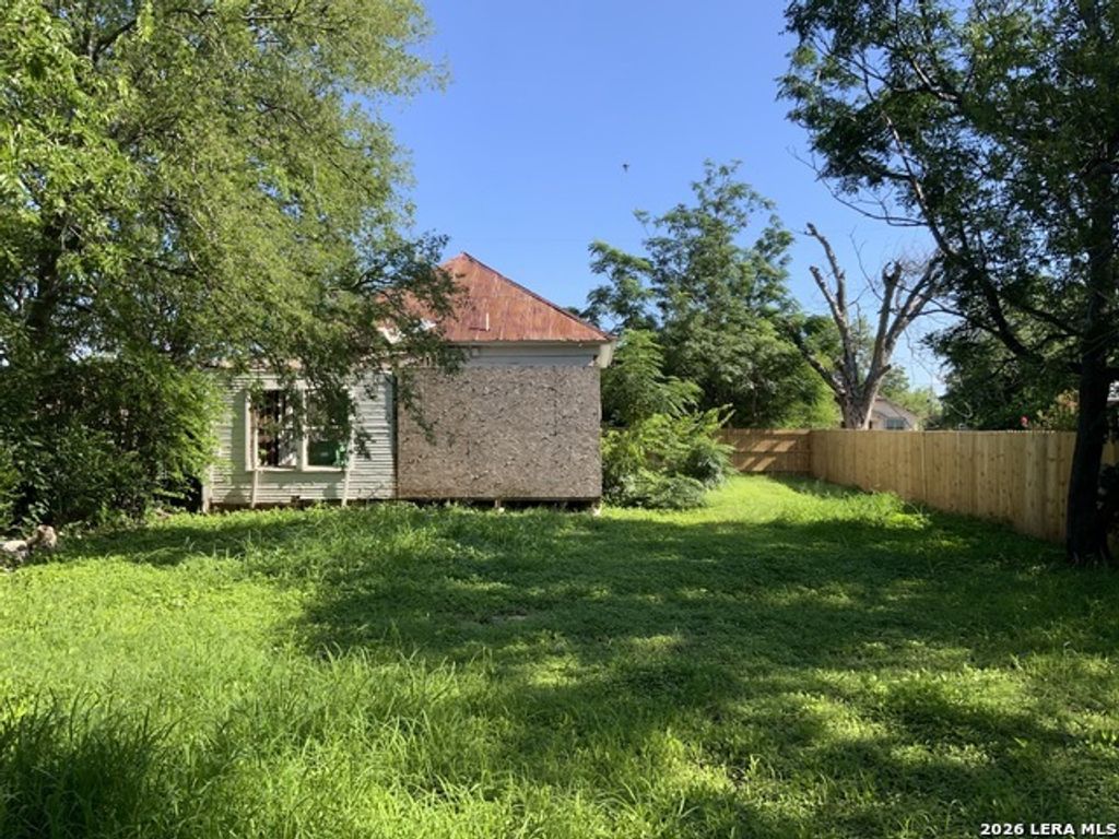 127 Fredonia St, San Antonio