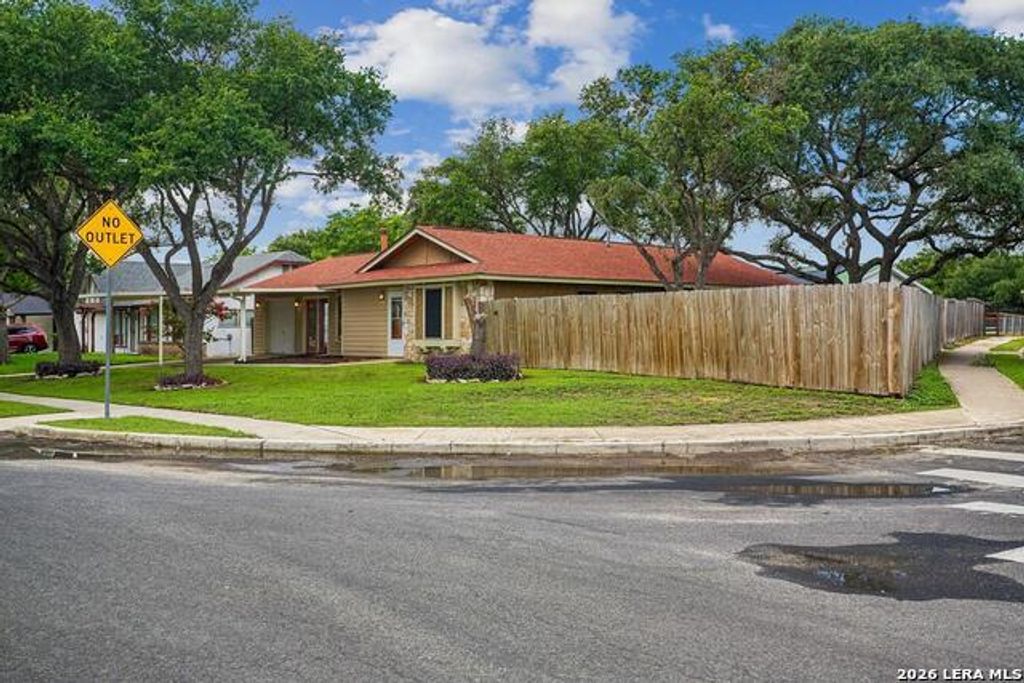 6847 Blue Lake, San Antonio