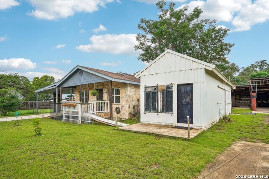 4229 & 4225 Mansion, Von Ormy