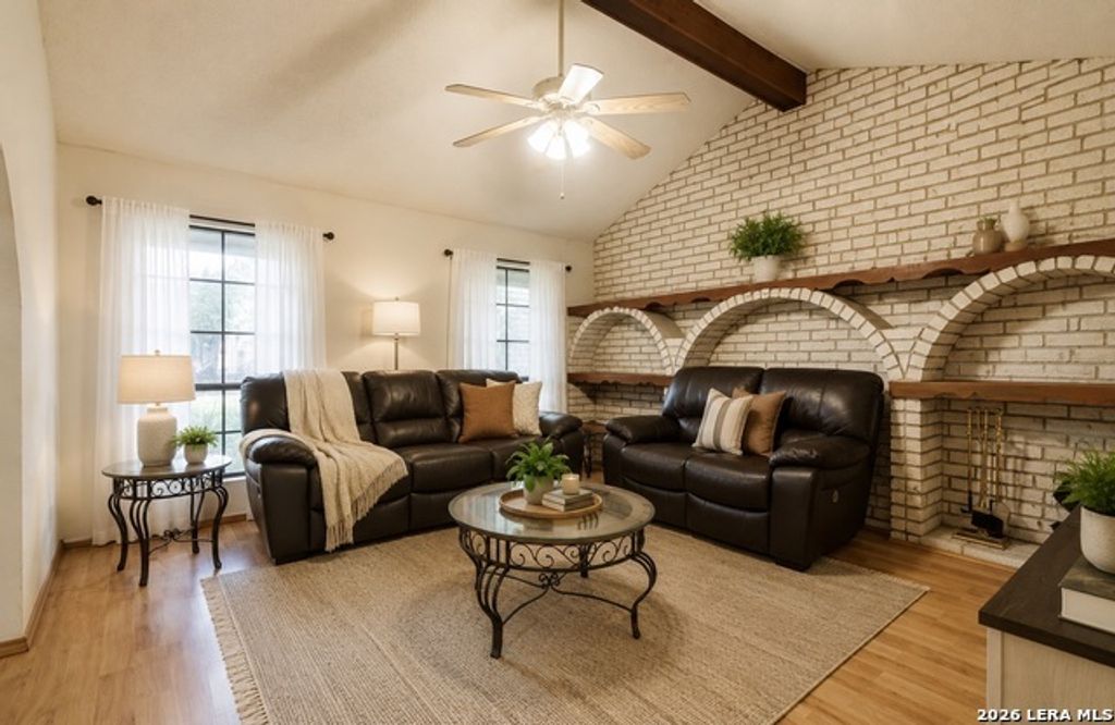 1107 E San Antonio St, Pearsall