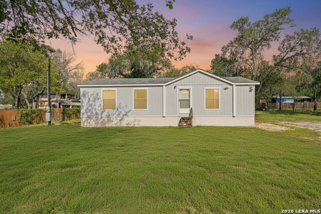 23307 Hickory Shadow, Elmendorf