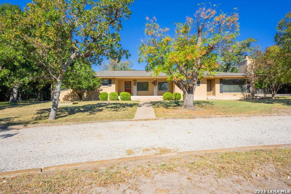 133 Royal Oaks, Kerrville
