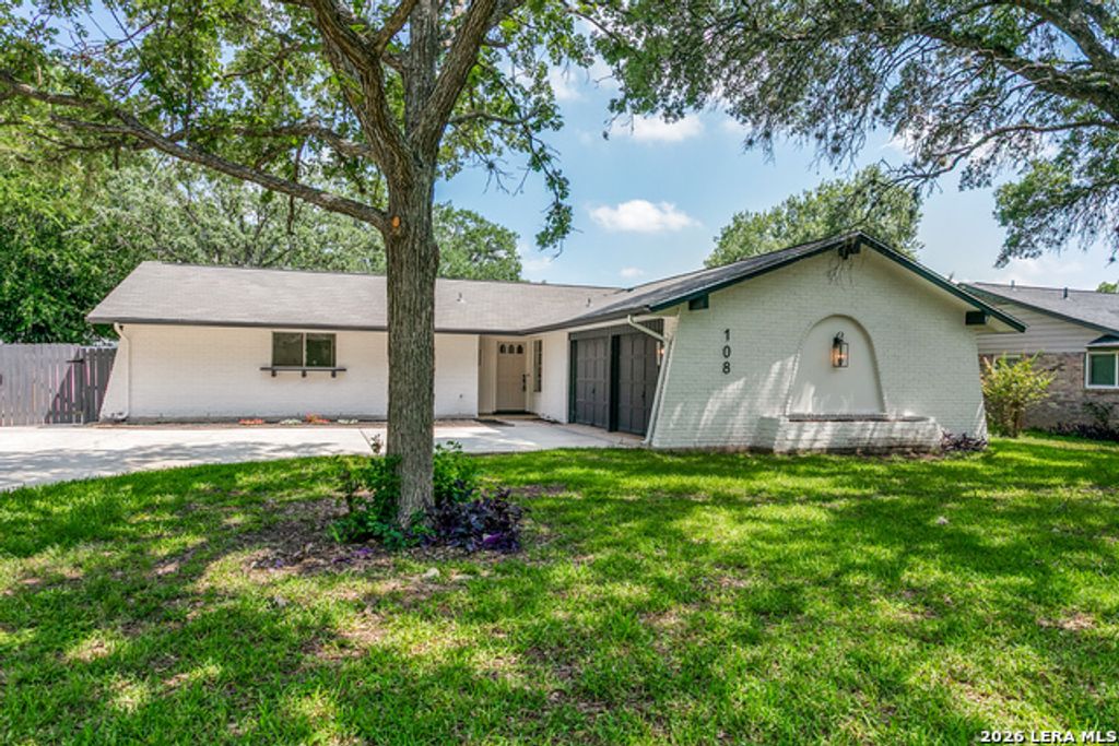 108 Patrick Henry Dr, Schertz