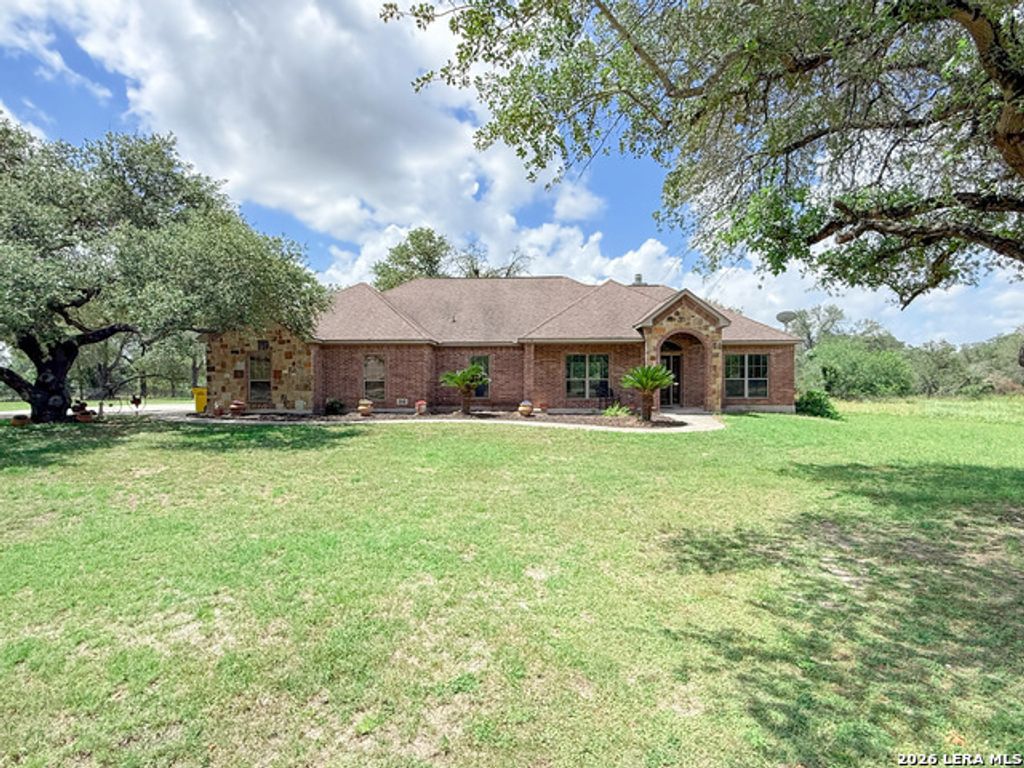 124 County Road 6879, Natalia