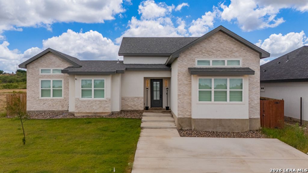 709 Encinal Drive, Eagle Pass