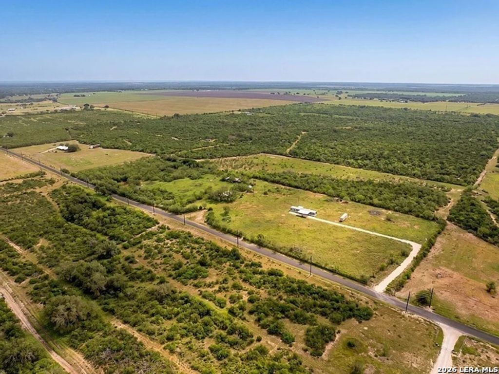 2759 County Road 467, Devine