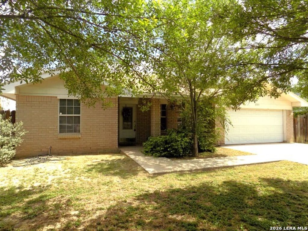 2339 Royal Park Dr, Eagle Pass