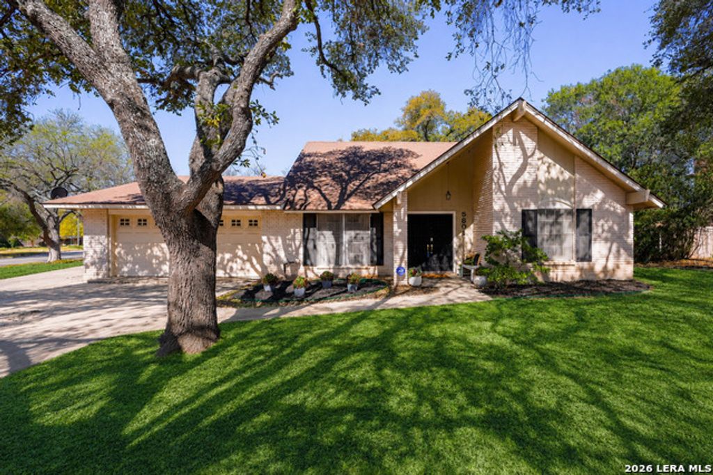5801 Windvale Drive, Windcrest