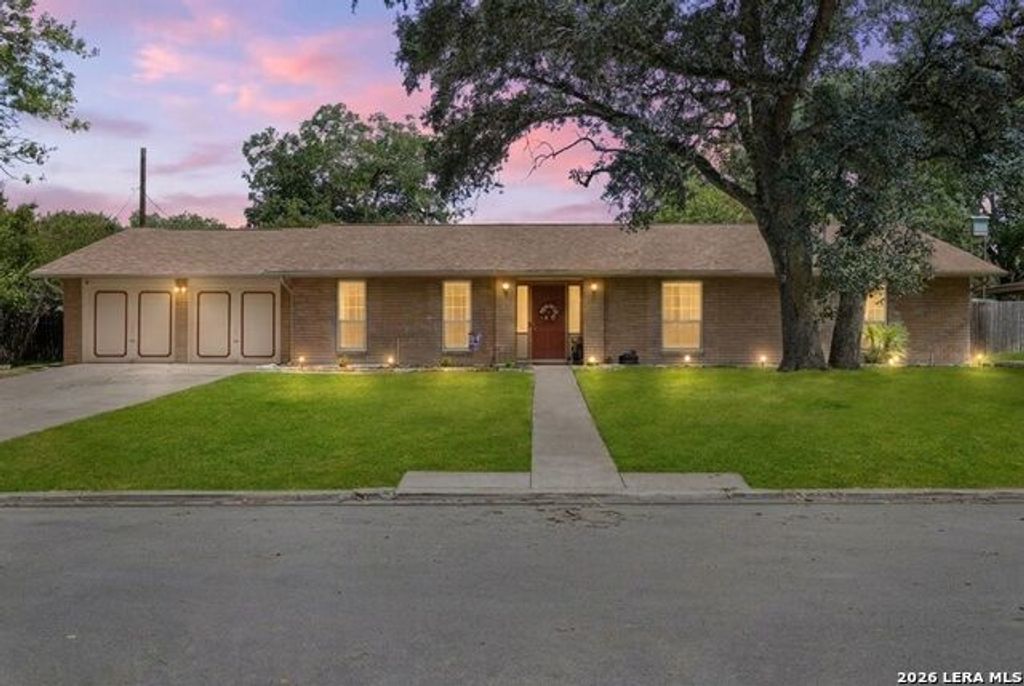 421 Windcrest Dr., Windcrest