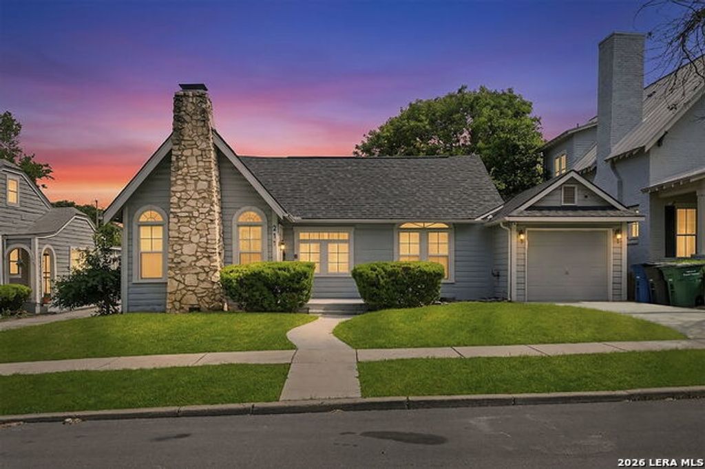 211 W Norwood Ct, San Antonio