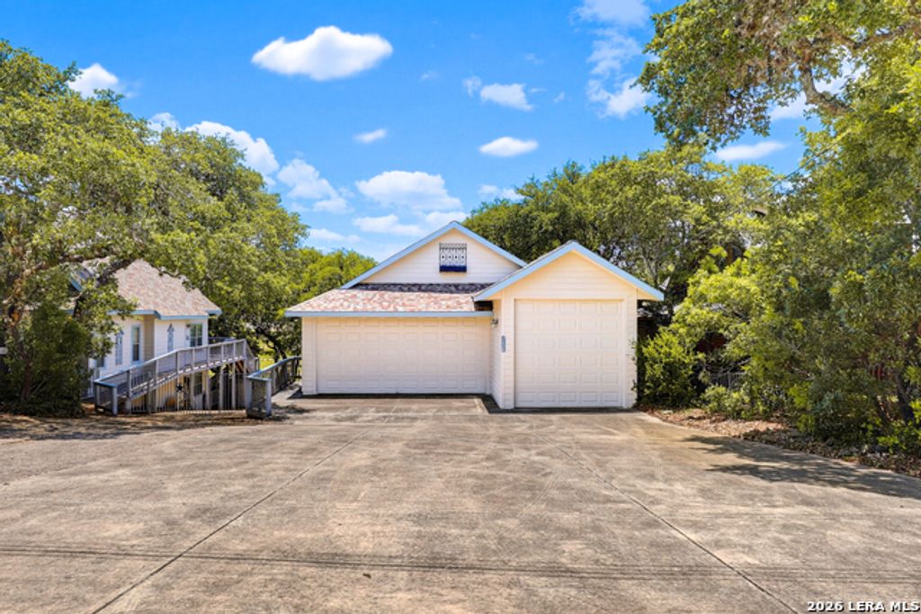 928 Pebble Beach Rd, Lakehills