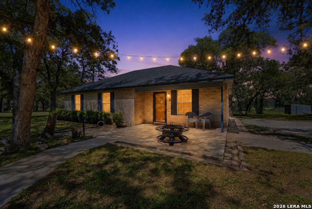 23030 S State Highway 123, Seguin