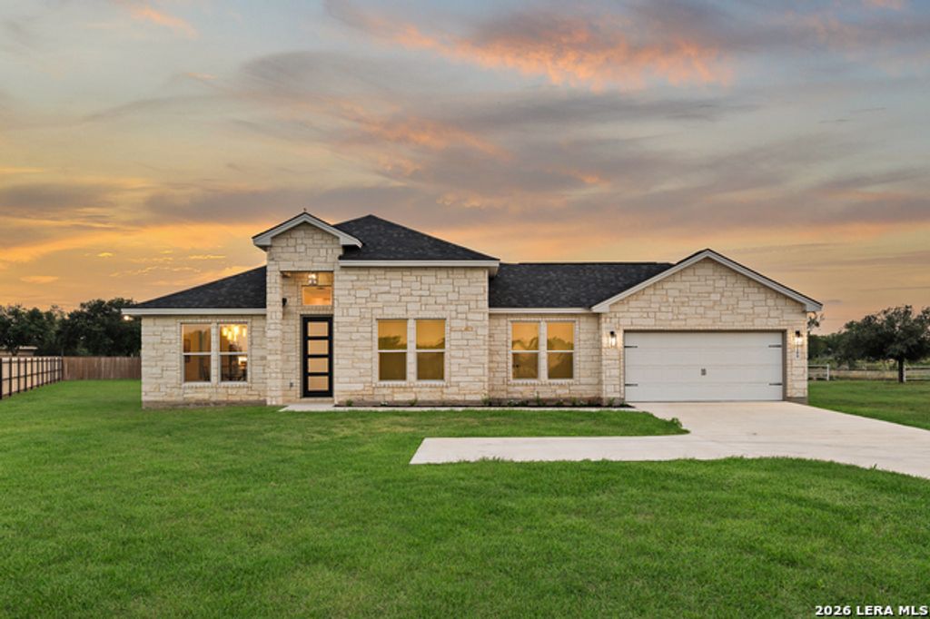 100 W Medium Meadow Dr, Lytle