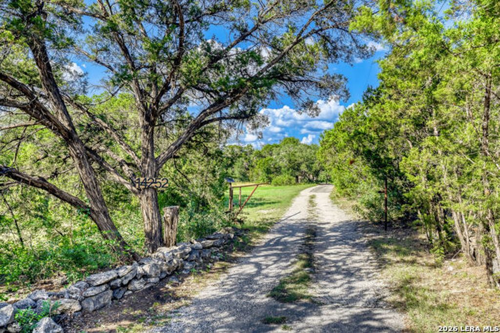 14252 Antonio, Helotes