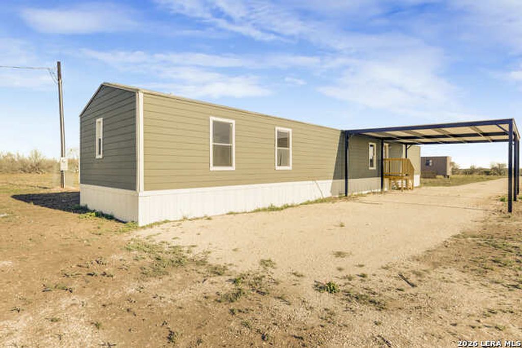 2811 Cr 467, Devine