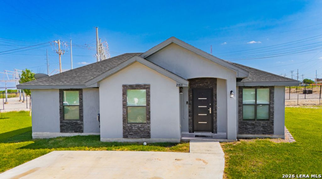 2388 Oak Breeze Circle, Eagle Pass