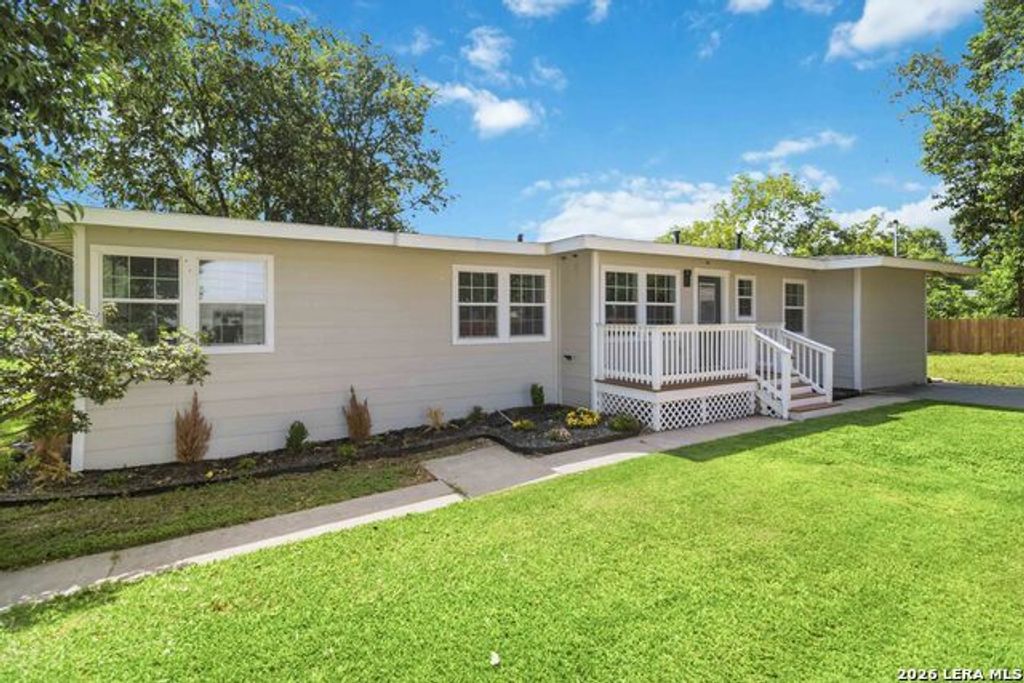 225 Arvin Dr, Terrell Hills