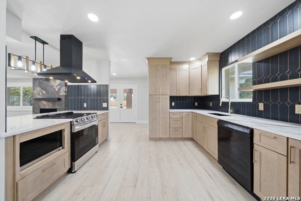 118 S Gardenview, Castle Hills