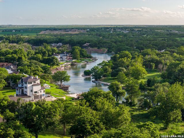 Residential Real Estate for Sale located in the neighborhood of LAS HADAS, on Lake McQueeney in the city of Seguin, TX