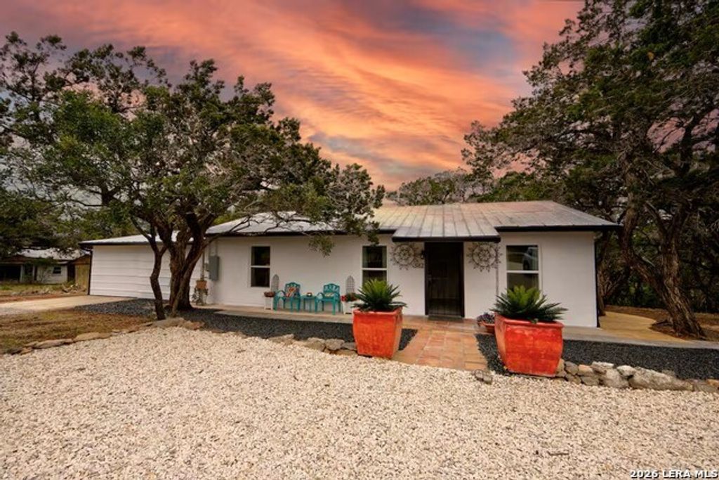 582 Blue Bill Cove Dr., Lakehills