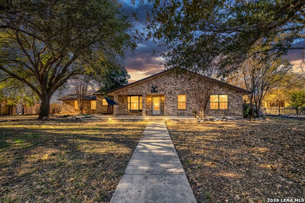 620 Cenizo Blvd, Uvalde
