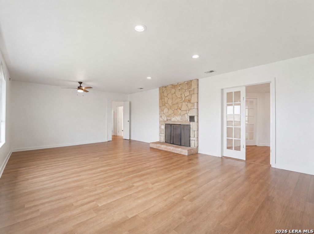 600 S Storts St, Poth