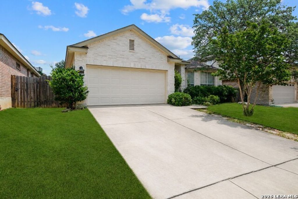 8843 Imperial Cross, Helotes