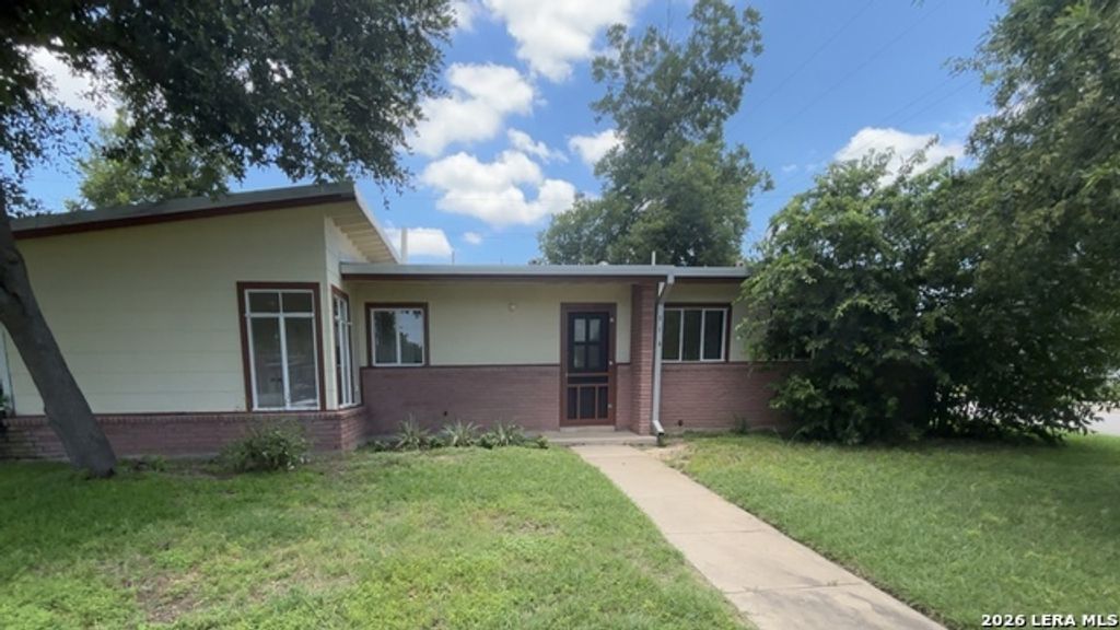 102 Cyril, San Antonio