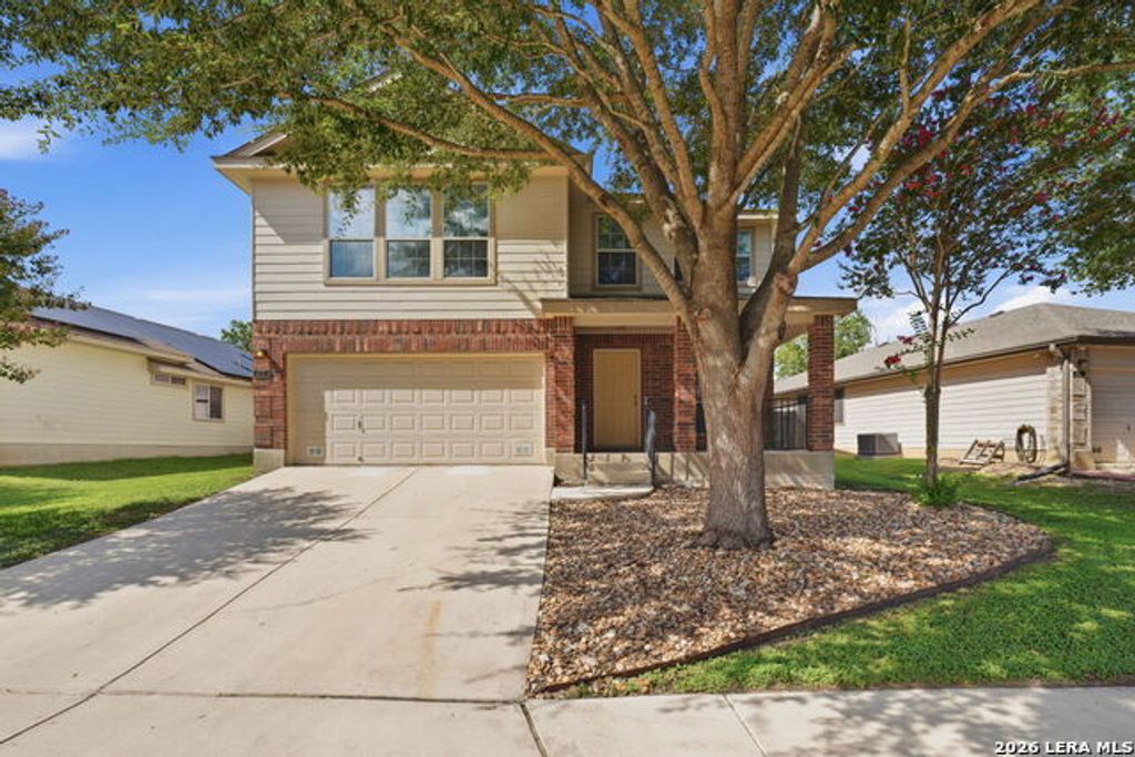 423 Donalan Dr, Converse