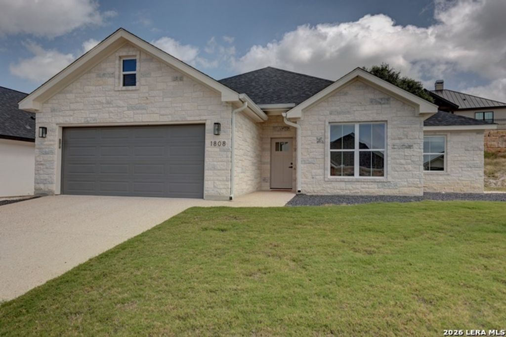 1808 Chateau Ln N, Kerrville