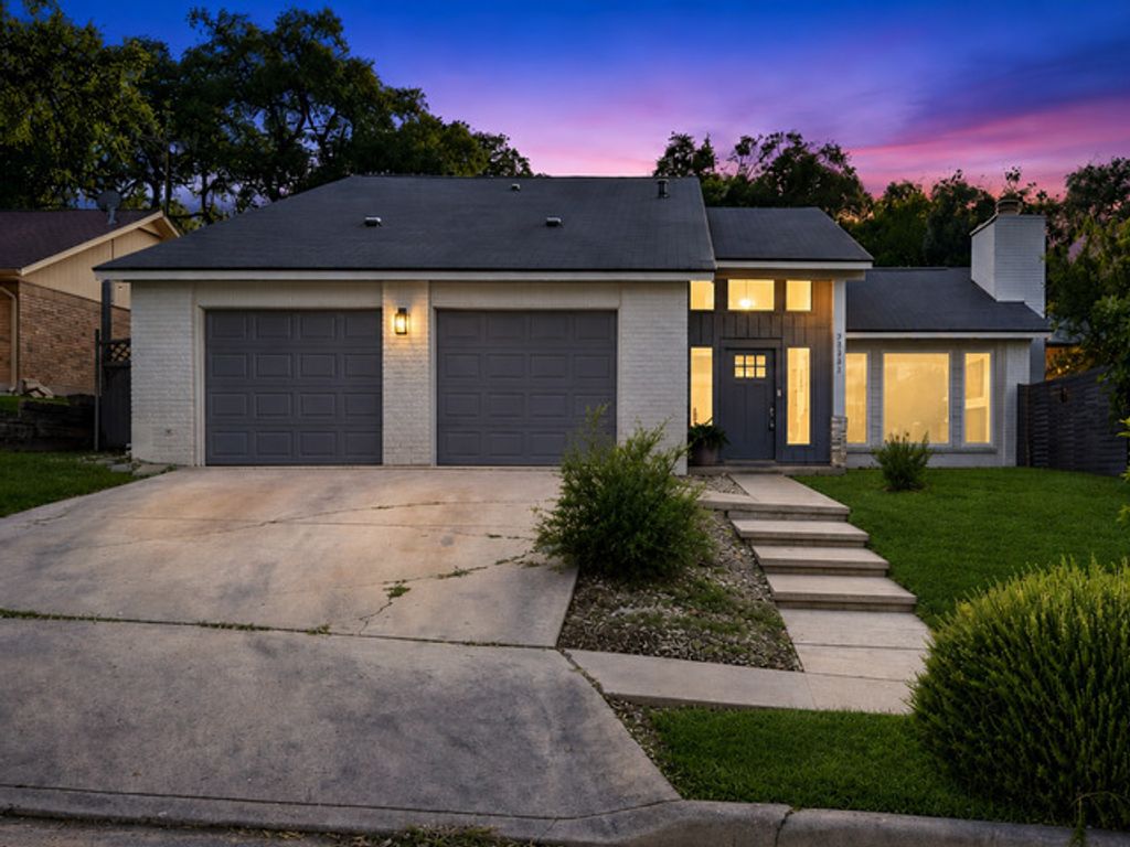 12111 Woodsrim St, Live Oak