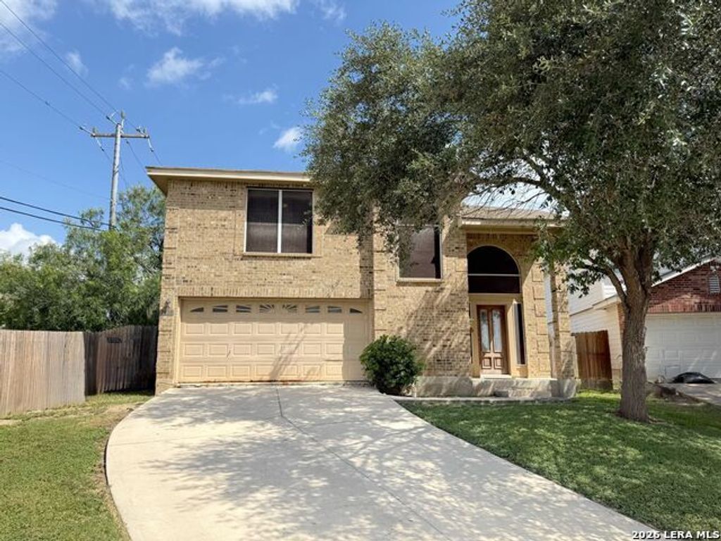 7402 Lacey Oak Path, San Antonio