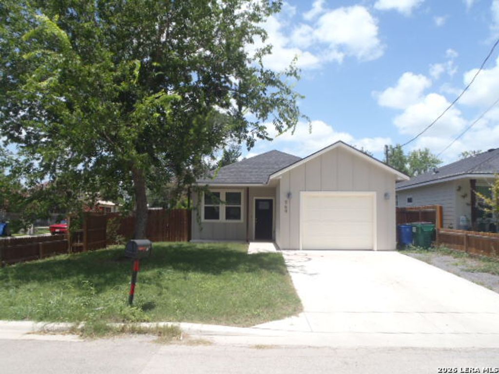 964 Allende St, Seguin