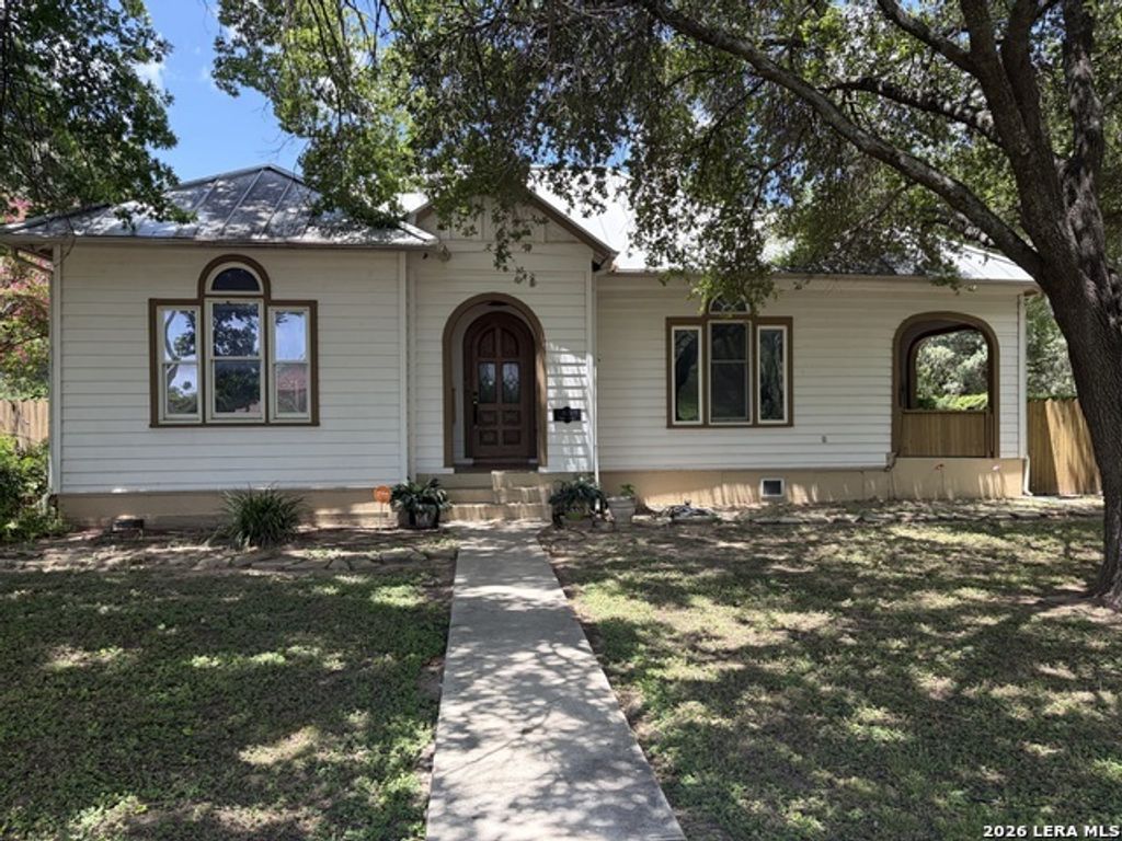 815 N Getty, Uvalde