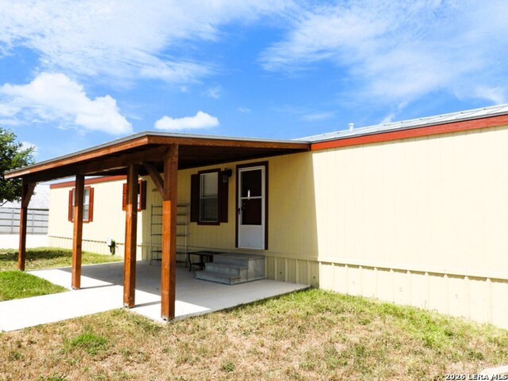 10766 Park Road 37, Lakehills